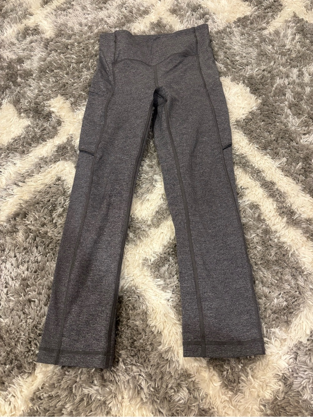Lululemon Grey Active Leggings - size 2 cropped length with pockets.
